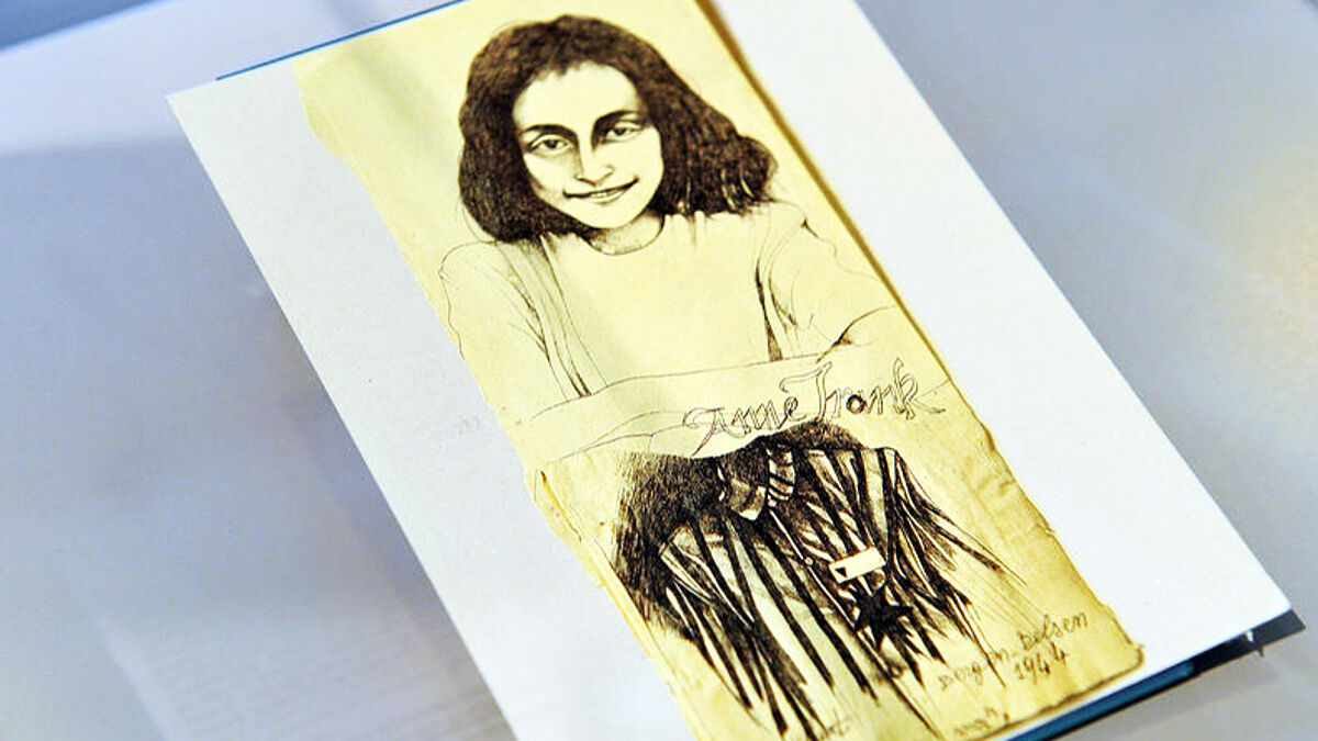 Die Stiftung Gertrud fördert eine Ausstellung zu Anne Frank, hier zu sehen auf einer Postkarte
