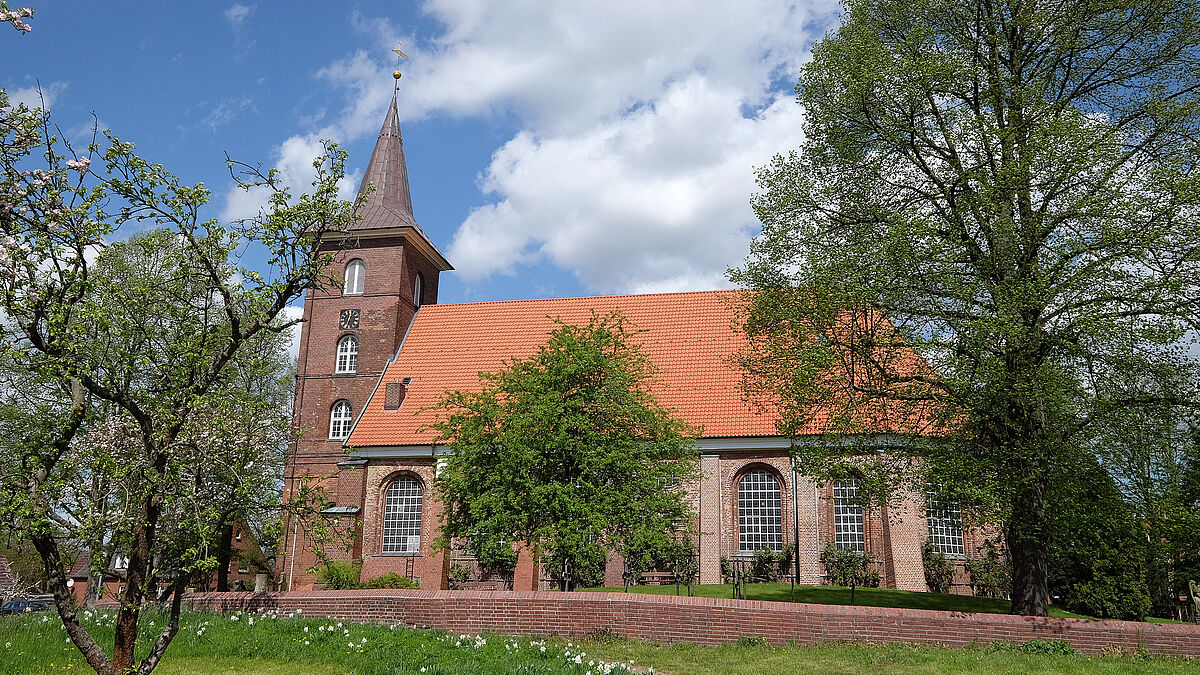 Die jährlichen "Orgeltage" im Elbe-Weser-Raum stehen 2017 ganz im Zeichen der historischen Instrumente des barocken Orgelbaumeisters Arp Schnitger (1648-1719). Die Reformation Martin Luthers und die weitere geistliche Entwicklung in den Gemeinden hätten auch in dieser Region die Grundlagen für reiche Musik im Gottesdienst geschaffen, sagte am Freitag der künstlerische Leiter der Orgelakademie Stade, Martin Böcker. Sie verantwortet das Festival, das vom 3. Juni bis zum 2. Juli läuft.