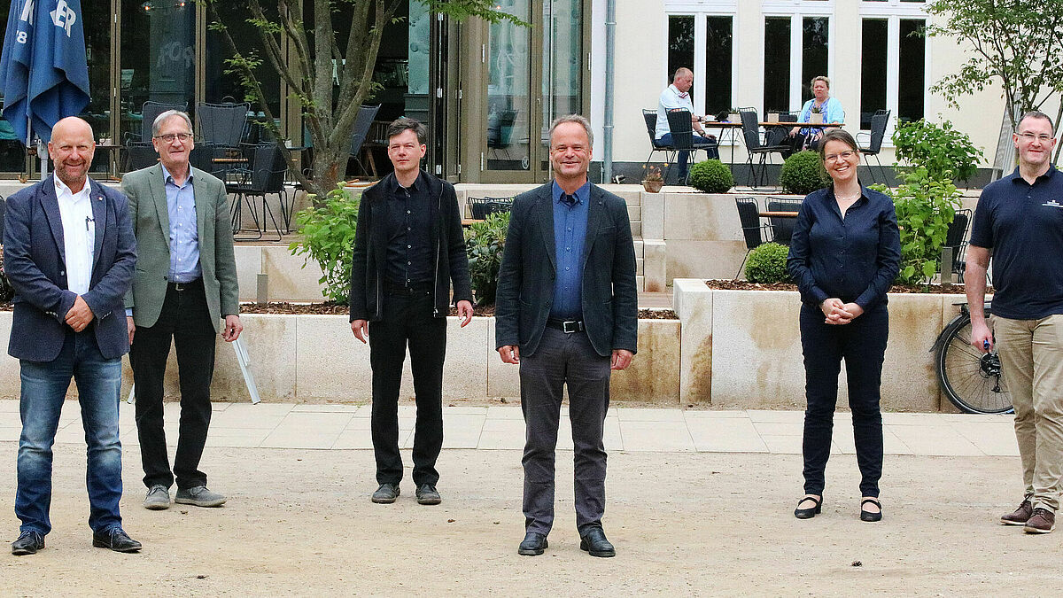 Thomas Heilmann (Geschäftsführer Kaiserbäder), Ulrich Schmidt (Fachstelle Kirche und Tourismus der Nordkirche), Christian Pieritz (Pastor Heringsdorf-Bansin), Bischof Tilman Jeremias, Sonja Maier (Leitung Haus Kranich Zinnowit), Peter Maier (Leitung Upstalsboom Hotel Ostseestrand)