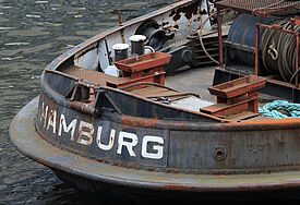 Schiff im Hamburger Hafen.