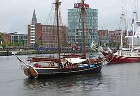 Der Traditionssegler Zuversicht wird im "Kirchentagshafen" in Hamburg vor Anker liegen, Gäste können hier vom 1. bis 5. Mai 2013 an Kirchentagsveranstaltungen teilnehmen