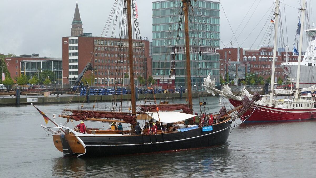 Der Traditionssegler Zuversicht wird im "Kirchentagshafen" in Hamburg vor Anker liegen, Gäste können hier vom 1. bis 5. Mai 2013 an Kirchentagsveranstaltungen teilnehmen