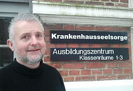 Elf Jahre lang war er Seelsorger für psychisch kranke Menschen. Zum Jahreswechsel verlässt Krankenhaus-Pastor Christian Schoberth (51) die psychiatrische Asklepios-Klinik Hamburg-Ochsenzoll.