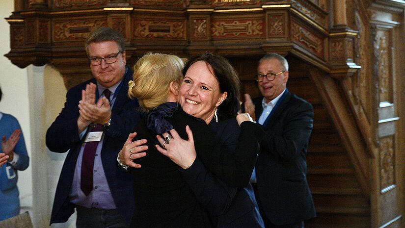 Christiane Halisch nimmt Glückwünsche entgegen