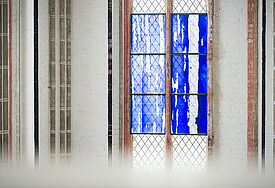 Ein Musterfenster des Künstlers Günther Uecker im Schweriner Dom während einer Präsentation der Neugestaltung von vier Kirchenfenstern.
