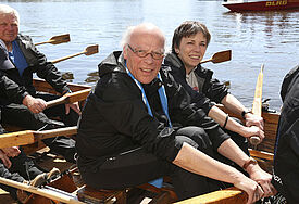 Nordkirchenbischof Gerhard Ulrich und Luther-Borschafterin Margot Käßmann starten mit anderen Prominenten am 1. Mai in einem Pilger-Ruderboot zum Kirchentag