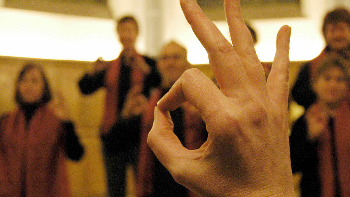 Eein Gebärdenchor bei der Probe (Symbolbild).