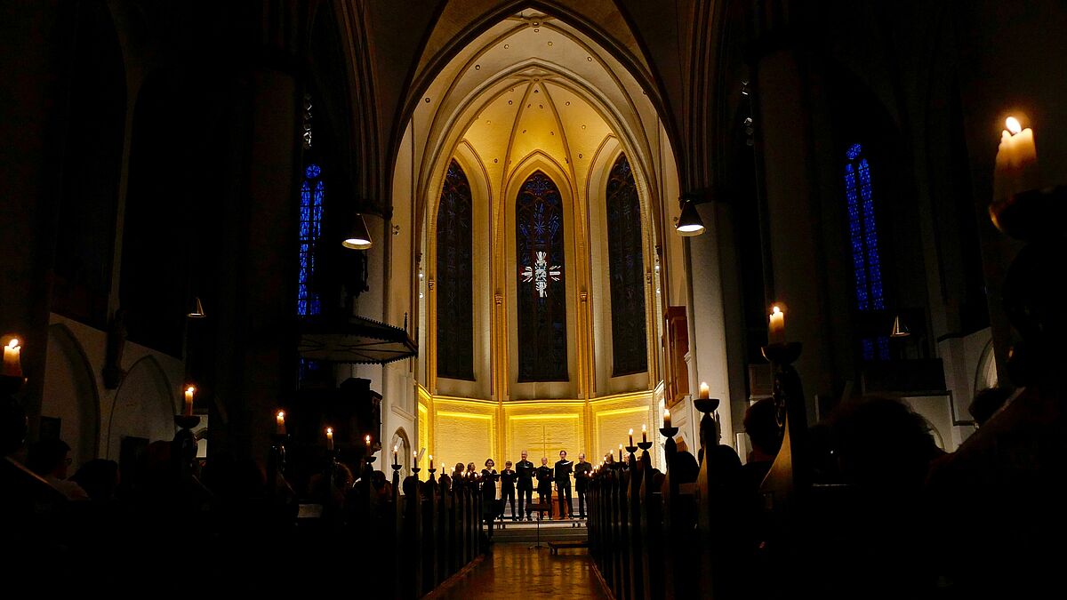 In der Hamburger Hauptkirche St. Petri bei der Nacht der Chöre