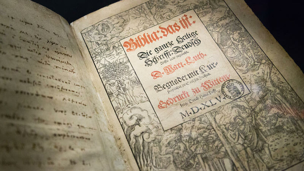 Die letzte von Martin Luther redigierte Ausgabe der "Biblia Deutsch" von 1545