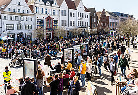 Helfer, Biker und Schaulustige beim MOGO in Husum