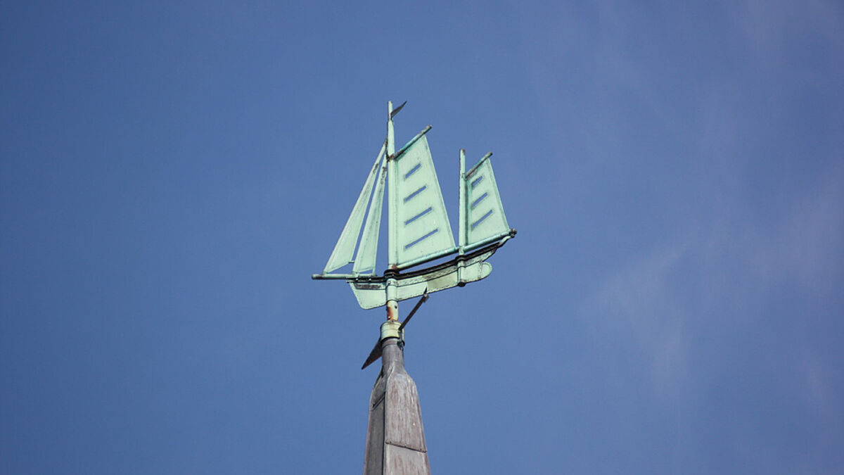 Kirchturmspitze der St. Nicolai-Kirche auf Helgoland