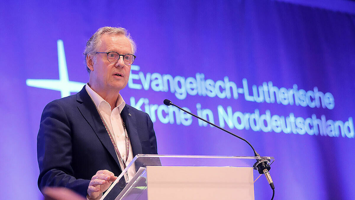 Propst Dr. Karl-Heinrich Melzer, Mitglied der Kirchenleitung, stellte den Synodalen die Gesetzesänderungen zu Ausbildung und Besoldung vor