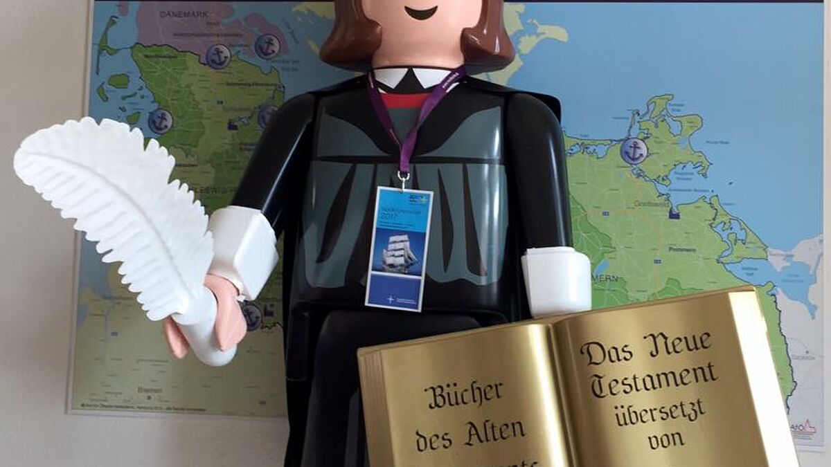 Das ist zwar noch kein Kunstprojekt - aber Martin Luther ist schon in der Nordkirche angekommen. Und ist gespannt auf die Kunst in der Kirche.