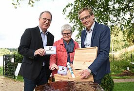 Propst Peter Barz, Kita-Leiterin Christiane Schumacher und Pastor Frank Karpa