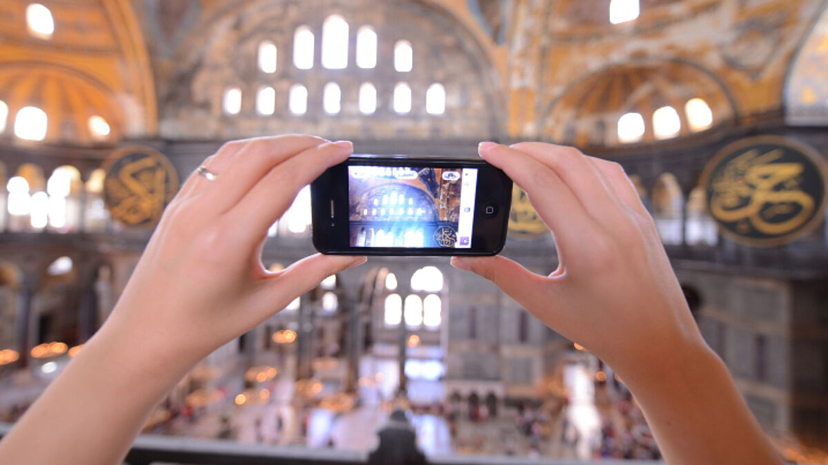 Neu vorgestellt auf dem Kongress "Kirche und Tourismus" wird auch das Projekt "Kirchen-App", das sich vor allem an die Nutzer von Smartphones wendet. (Symbolbild)