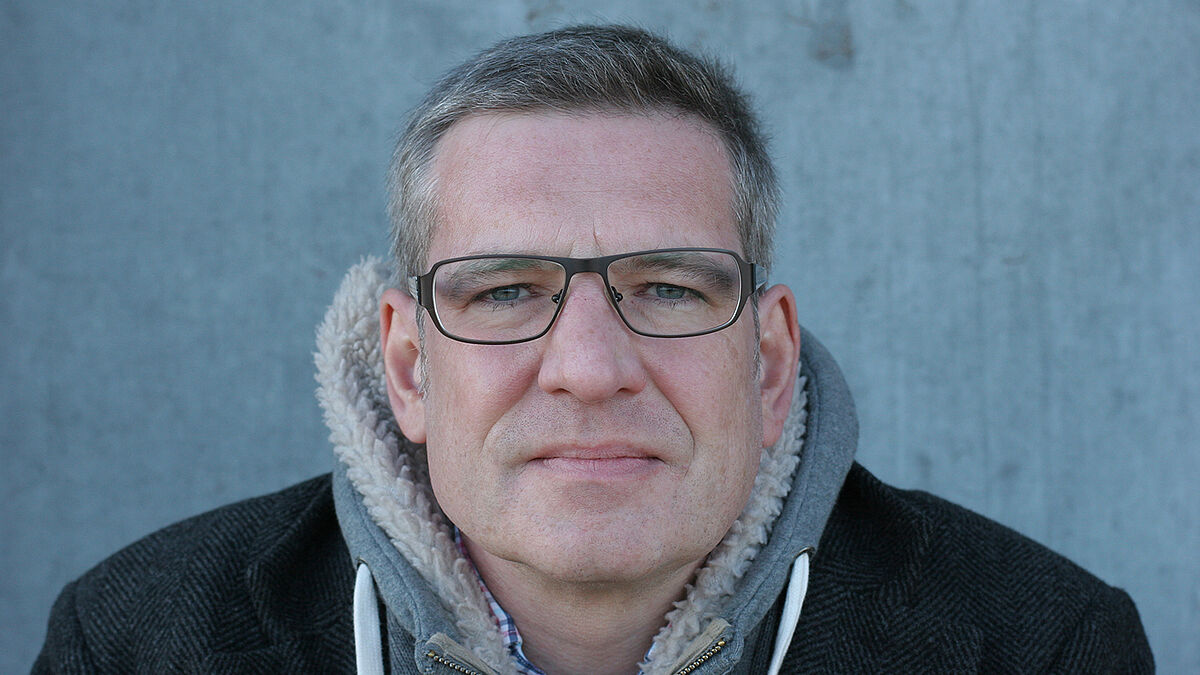 Christopher Ecker liest aus seinem Roman 'Die letzte Kränkung' bei amtsKULTUR im Kieler Landeskirchenamt am Mittwoch, 30. September, 19 Uhr.
