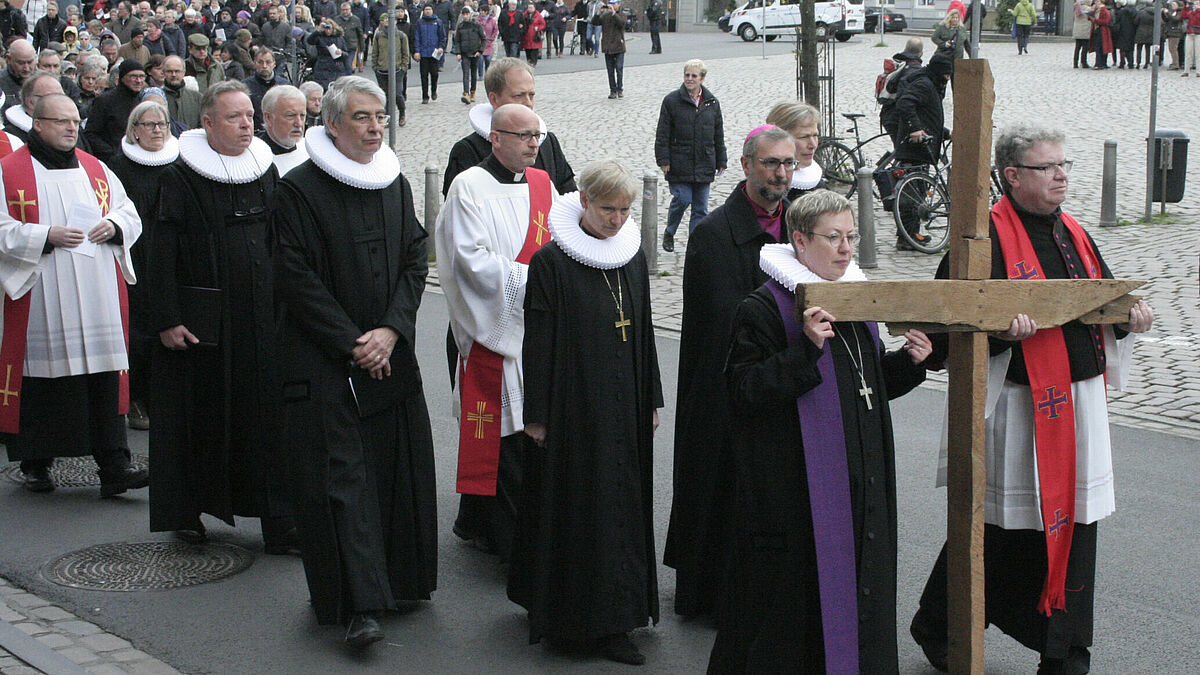 Schon im vergangegen Jahr führte der traditionelle Kreuzzug zu Karfreitag durch die Lübecker Altstadt.