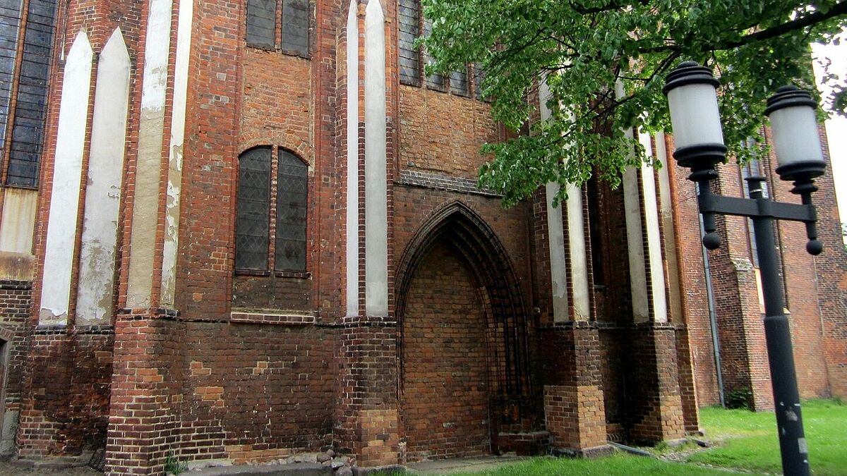 Das Südportal der Greifwalder Marienkirche soll geöffnet und durch Künstlerwettbewerb gestaltet werden.