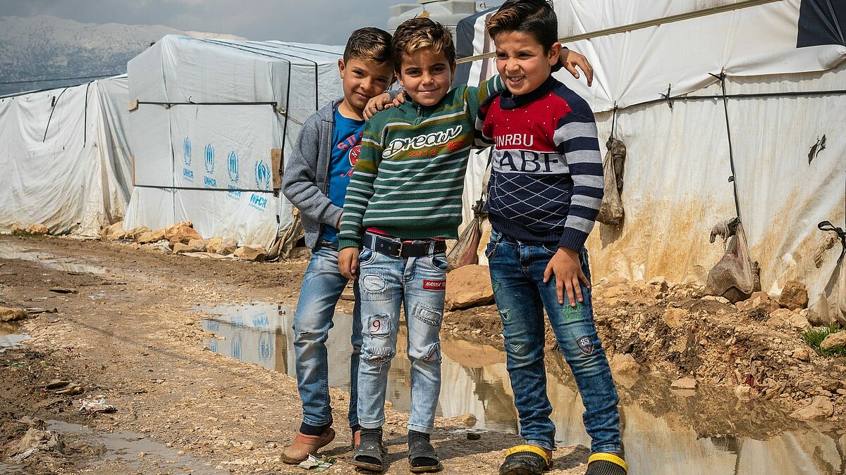 Seit Jahren befindet sich der Libanon in einer extremen wirtschaftlichen Krise. Drei von vier Menschen leben bereits unterhalb der Armutsgrenze. Vor allem Geflüchtete aus Syrien trifft die anhaltende wirtschaftliche und soziale Not mit voller Wucht.