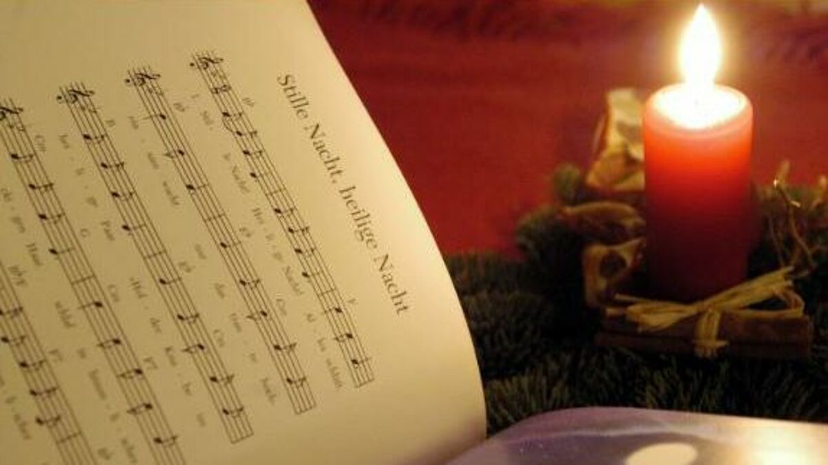 Weihnachtslieder erklingen am Freitag in Schönkirchen (Symbolbild)