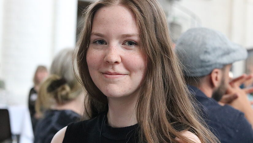 Josefine Engelmann (17) engagiert sich seit einem halben Jahr im Treffpunkt Suppenküche der Münstergemeinde Bad Doberan.