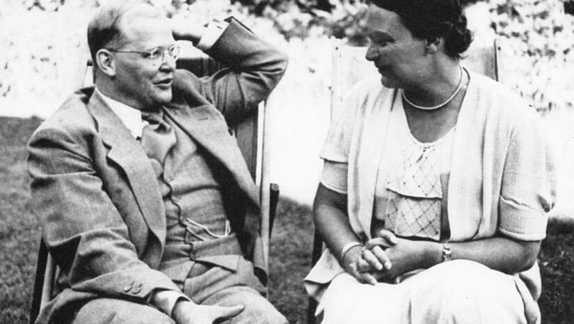 Dietrich Bonhoeffer mit seiner Zwillingsschwester Sabine Leibholz im Juli 1939