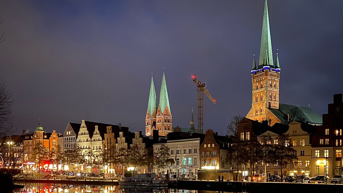 Die Lübecker Kirchtürme sollen Weihnachten leuchten.
