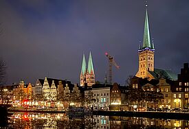 Die Lübecker Kirchtürme sollen Weihnachten leuchten.