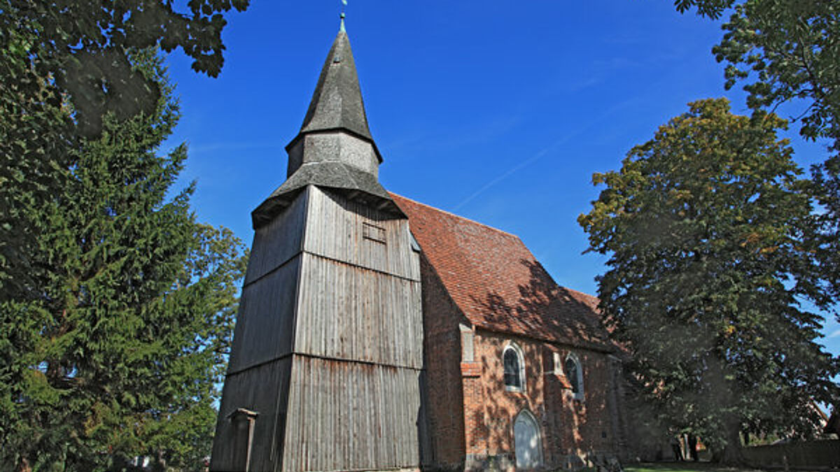 Die Dorfkirche in Neu Boltenhagen (Mecklenburg-Vorpommern/Symbolbild).