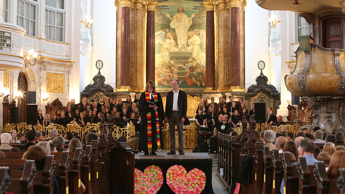 Schuljahresendgottesdienst der Wichern-Schule im Hamburger Michel.