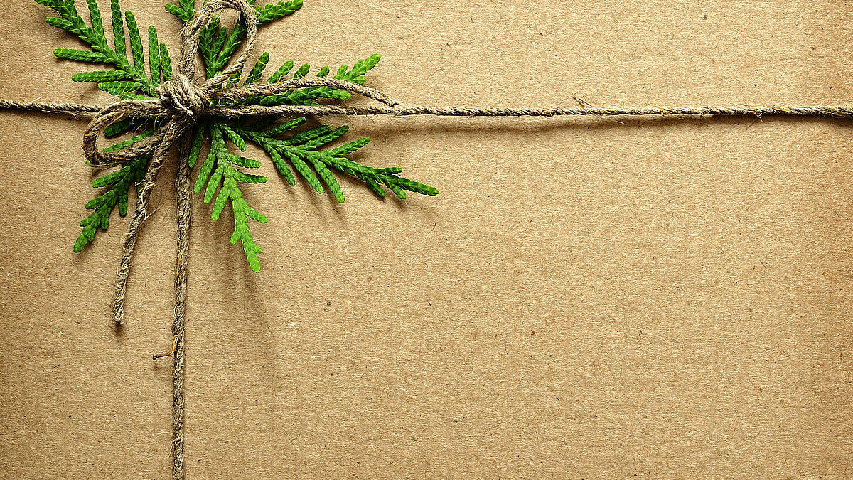 Direkte Hilfe, die ankommt: Die Johanniter bringen Pakete mit Lebensmitteln und Hygieneartikeln zu Menschen in Osteuropa. 