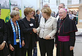 Bundeskanzlerin beim Kirchentag: Bischöfin Kirsten Fehrs, Brot für die Welt-Präsidentin Cornelia Füllkrug-Weitzel, Angela Merkel und Erzbischof Werner Thissen (v.l.n.r.)
