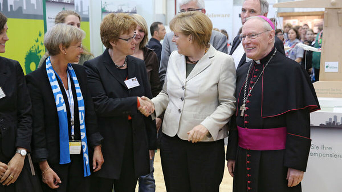 Bundeskanzlerin beim Kirchentag: Bischöfin Kirsten Fehrs, Brot für die Welt-Präsidentin Cornelia Füllkrug-Weitzel und der Hamburger Erzbischof Werner Thissen