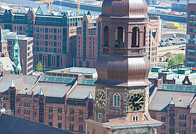 Die Hamburger Hauptkirche St. Katharinen in der Speicherstadt.
