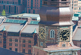 Die Hamburger Hauptkirche St. Katharinen in der Speicherstadt.