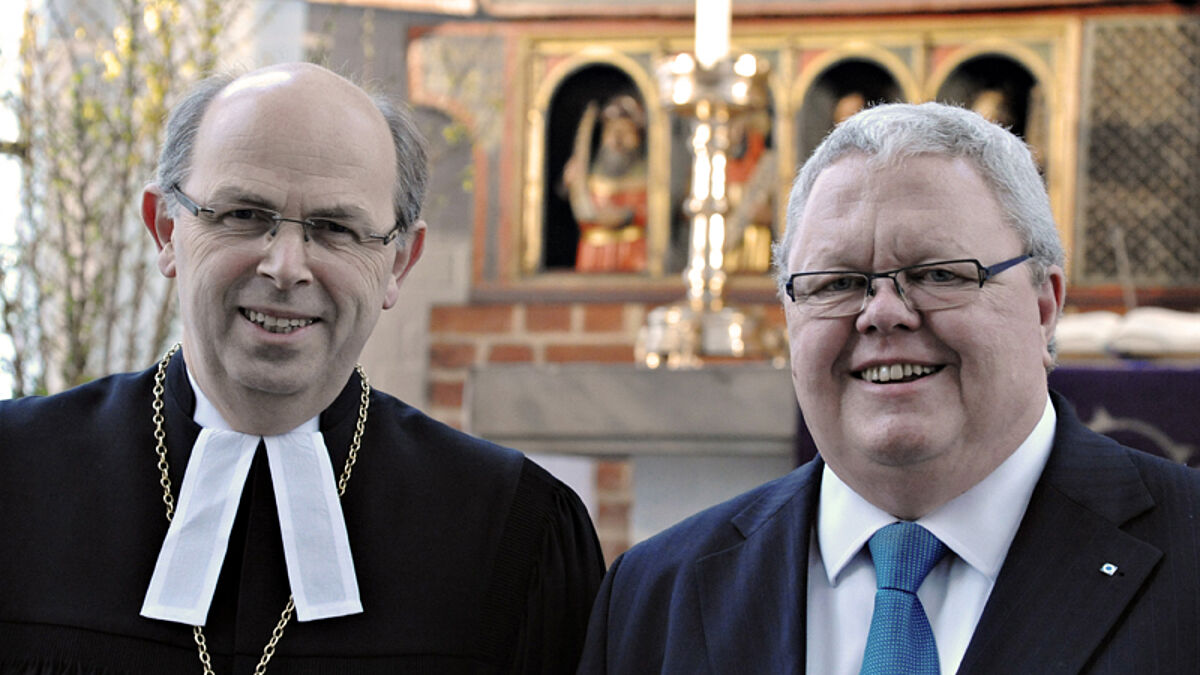 links: Bischofsbevollmächtigter Gothart Magaard (Sprengel Schleswig und Holstein), rechts: Justizminister a.D. Uwe Döring (Vorsitzender vom WEISSEN RING)
