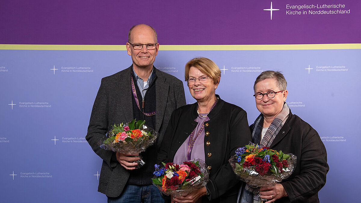 Sie bilden das neue Präsidium der II. Landessynode: Präses Ulrike Hillmann (Mitte), 2. Vizepräses Elke König und 1. Vizepräses Pastor Andreas Hamann