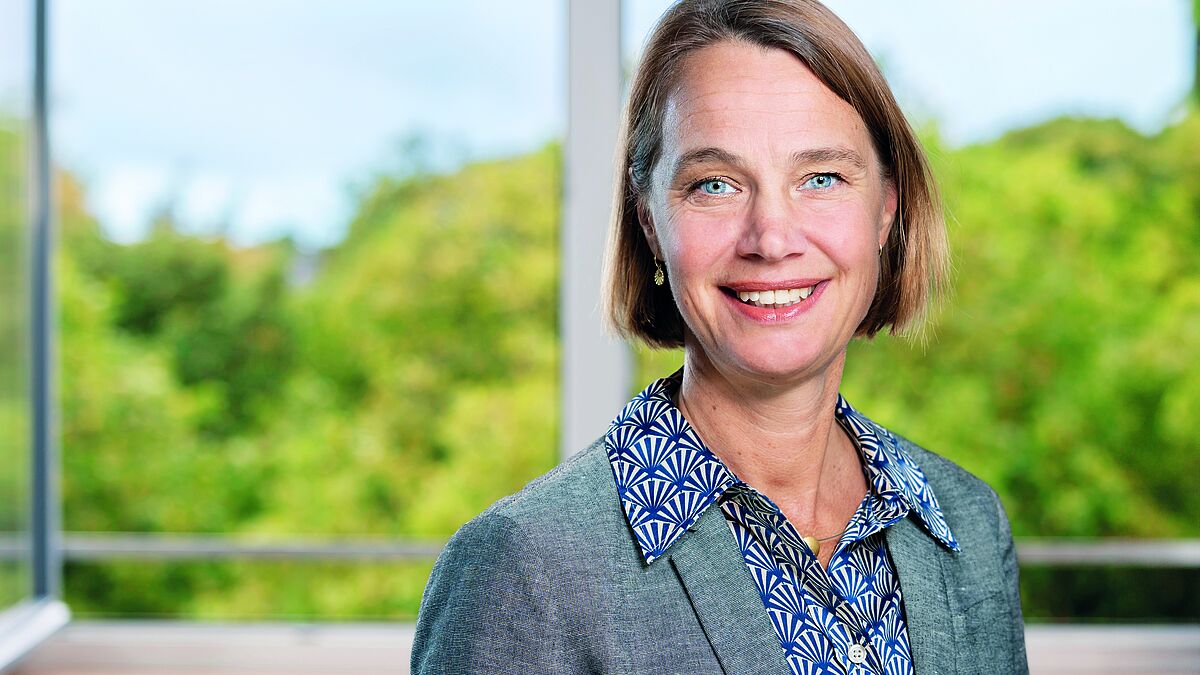 Annika Woydack leitet seit November 2024 das Diakonische Werk in Hamburg. Themen wie Wohnen, Pflege und die Stärkung von Frauenrechten nimmt sie in den Fokus.