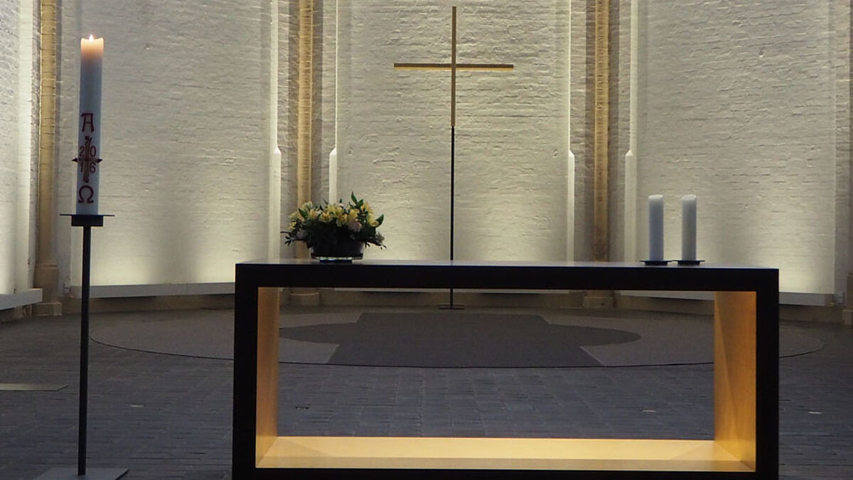 Der neugestaltete Altarraum in der Hauptkirche St. Petri