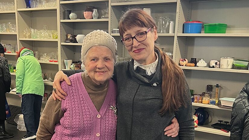 Lena und Ludmilla im "Kaffee & Tausch"