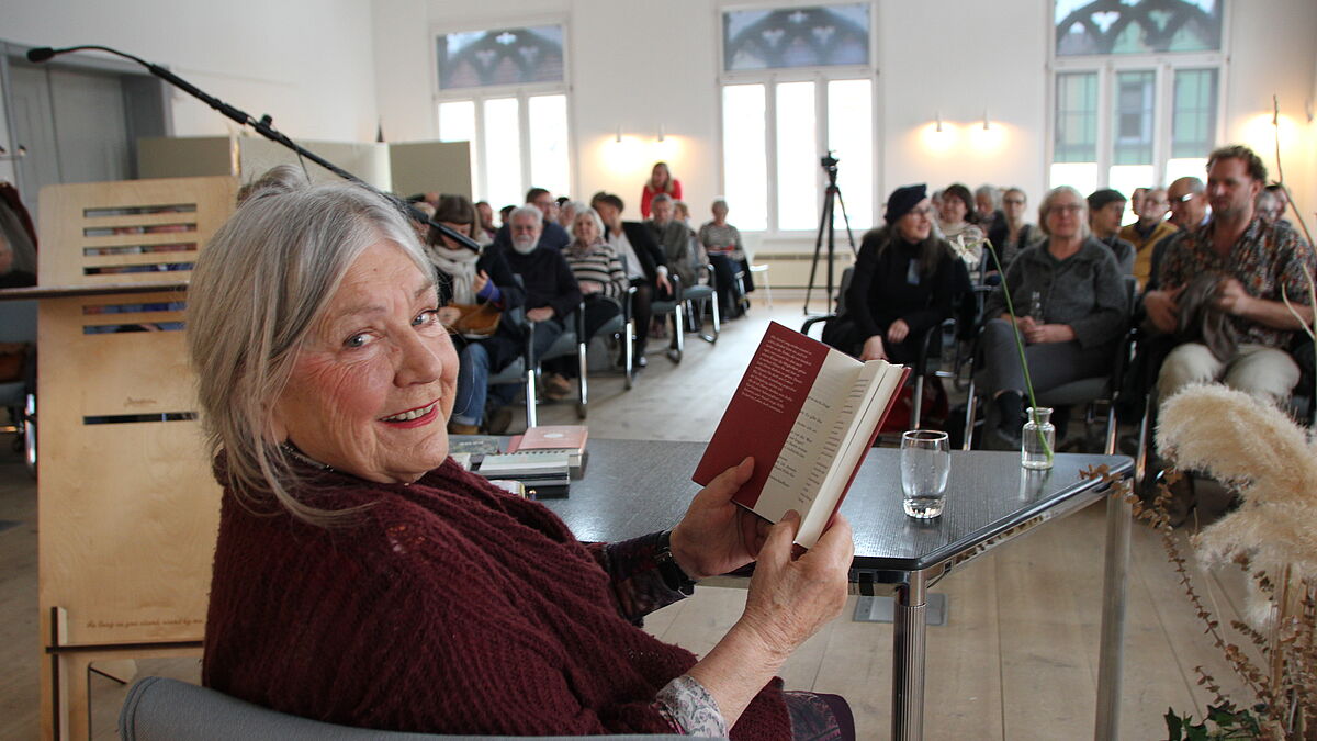 Schriftstellerin Helga Schubert liest bei Preisverleihung des Kunstpreises der Nordkirche