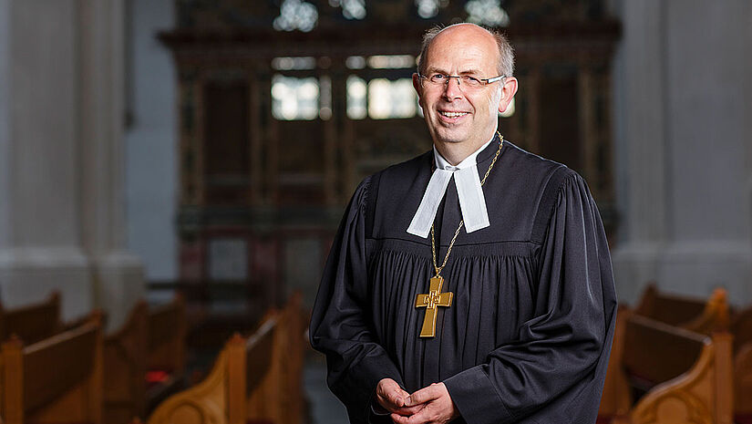 Gothart Magaard, Bischof im Sprengel Schleswig und Holstein. Das Foto entstand im Juli 2014 bei der Tagung des Bischofsrates der Nordkirche im Dom zu Greifswald