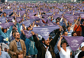 Friedensdemonstration während des 20. Deutschen Evangelischen Kirchentages in Hannover im Juni 1983. Das Thema des Kirchentages lautete "Umkehr zum Leben".
