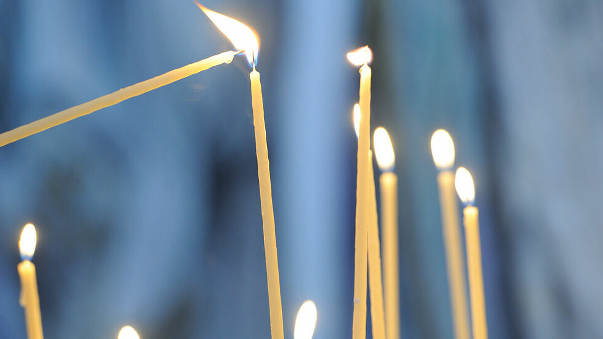 Zum Gedenken mit Musik, Gebet und Diskussion wird in die Jakobi-Kirche eingeladen. (Symbolbild)