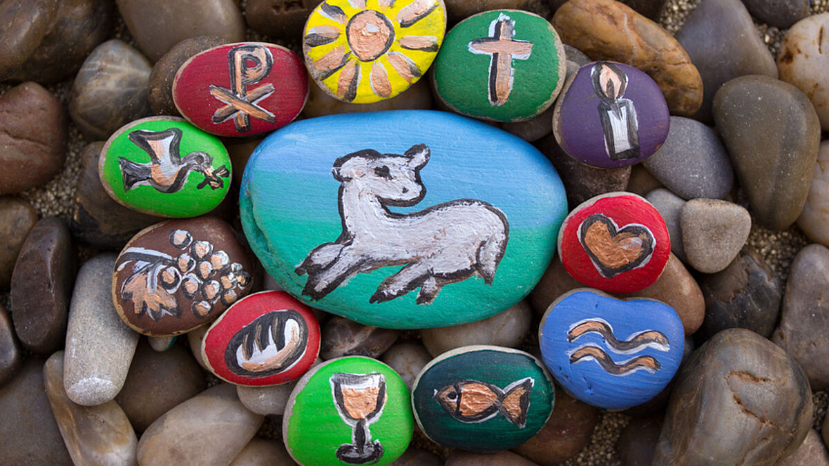 Ostern wird mit Sehnsucht erwartet: Es ist das höchste christliche Fest. In diesem Jahr feiern es die orthodoxen, katholischen und lutherisch-evangelischen Christinnen und Christen sogar am gleichen Termin. 