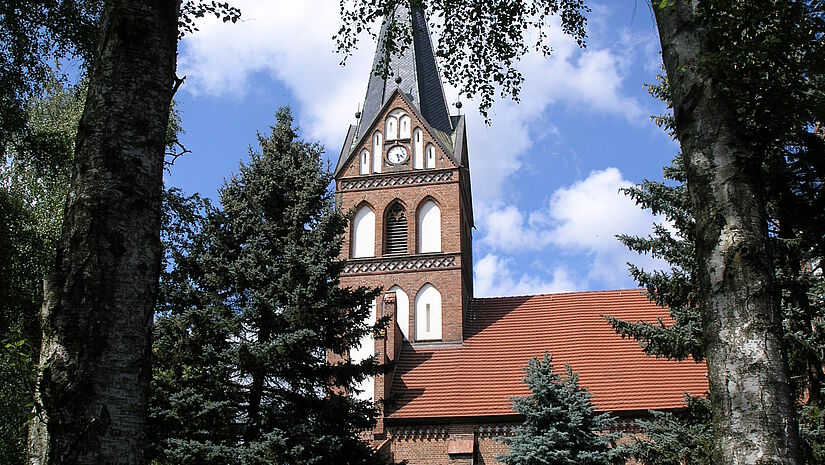 Die Kirche in Leussow wurde am 18.Oktober 1874 eingeweiht. Der Vorgängerbau war zu klein geworden.
