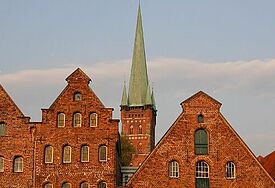 Der Kirchturm von St. Petri gehört zum Anblick der Lübecker Altstadt dazu.
