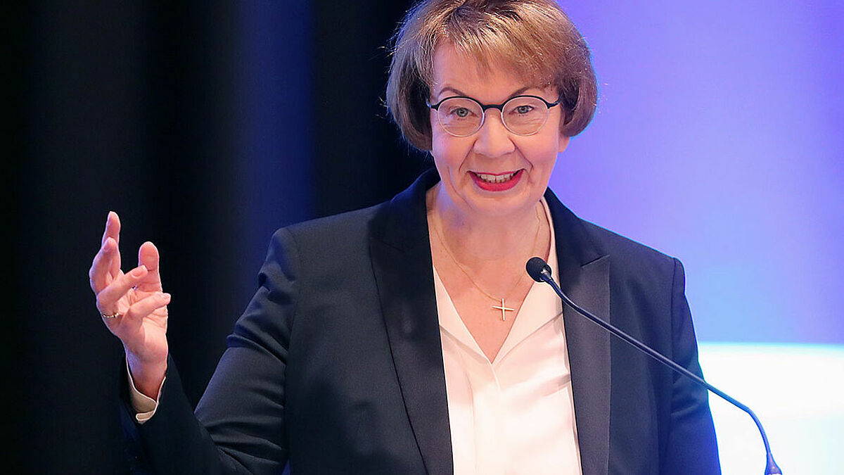Landesbischöfin Kristina Kühnbaum-Schmidt führte die Synodalen ins Thema Kirche im Umbruch ein