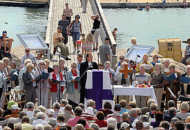 Seebrückengottesdienst in Kellenhusen mit Pastor Dr. Volker Schönle (Archiv).