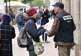 Verkauf des Straßenmagazins Hinz und Kunzt 